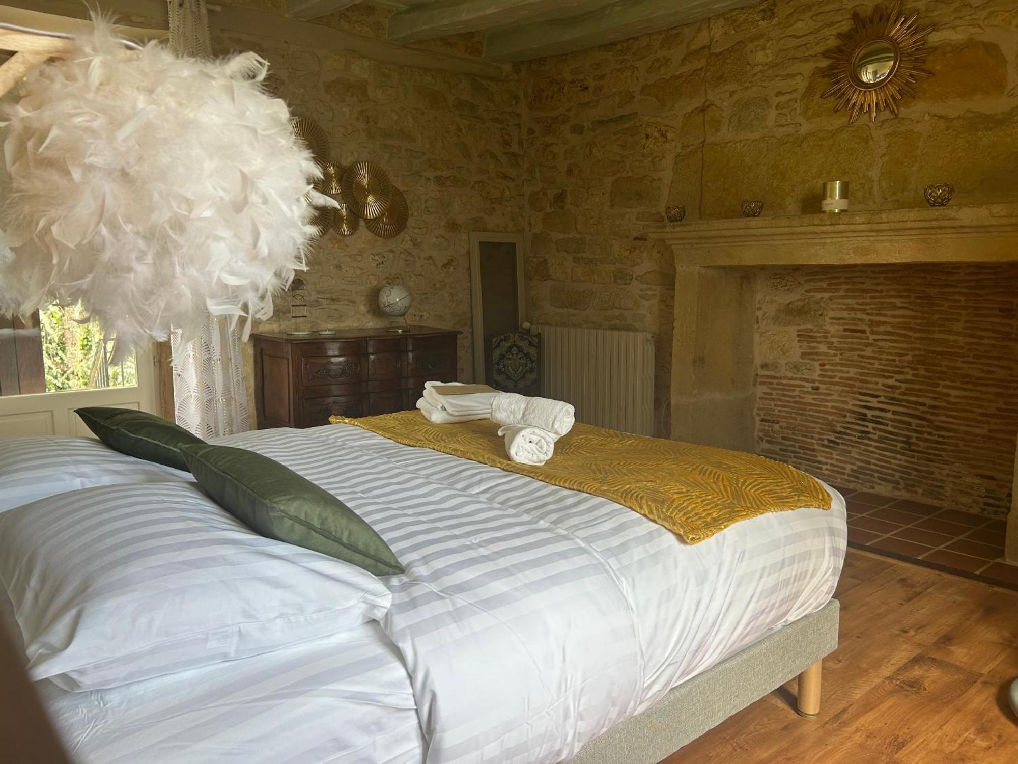 Demeure Du Vallon - D'hotes De Charme Alojamento de Acomodação e Pequeno-almoço Azerat